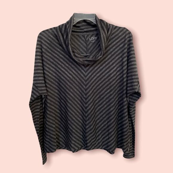 ❤️ LOFT Gray And Black Chevron Cowl Neck Knit Sweater Size XS ❤️ - Picture 1 of 7